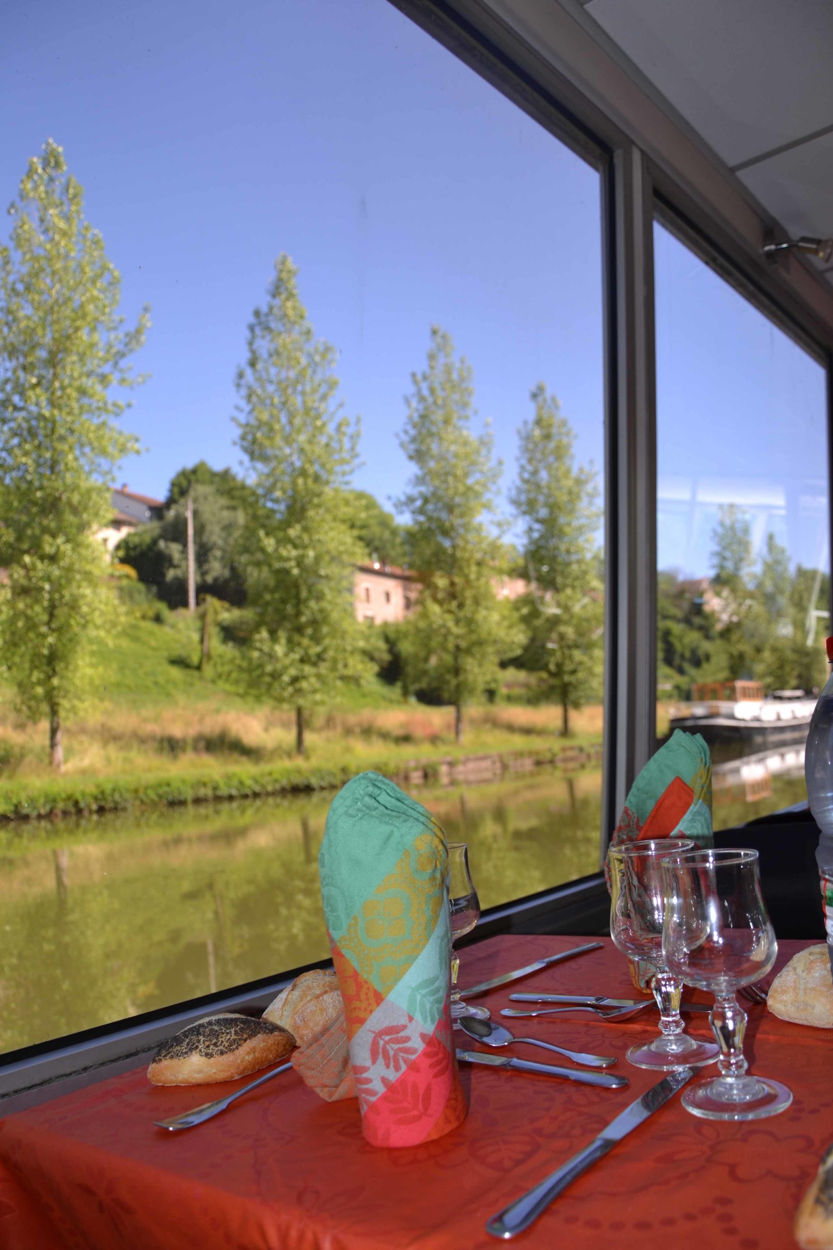 Croisière repas sur le Canal de l’Est - 1 Croisière repas sur le Canal de l’Est - 1