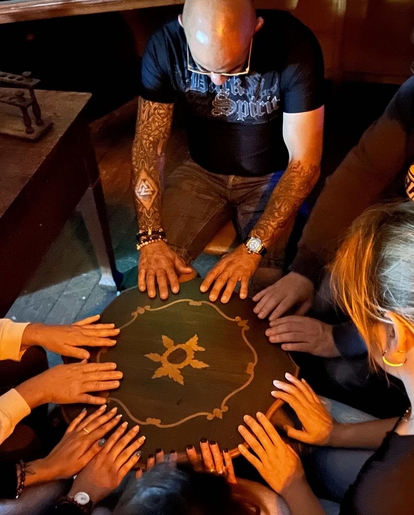 Soirée de l’étrange : Ouija et Guéridon Soirée de l’étrange : Ouija et Guéridon