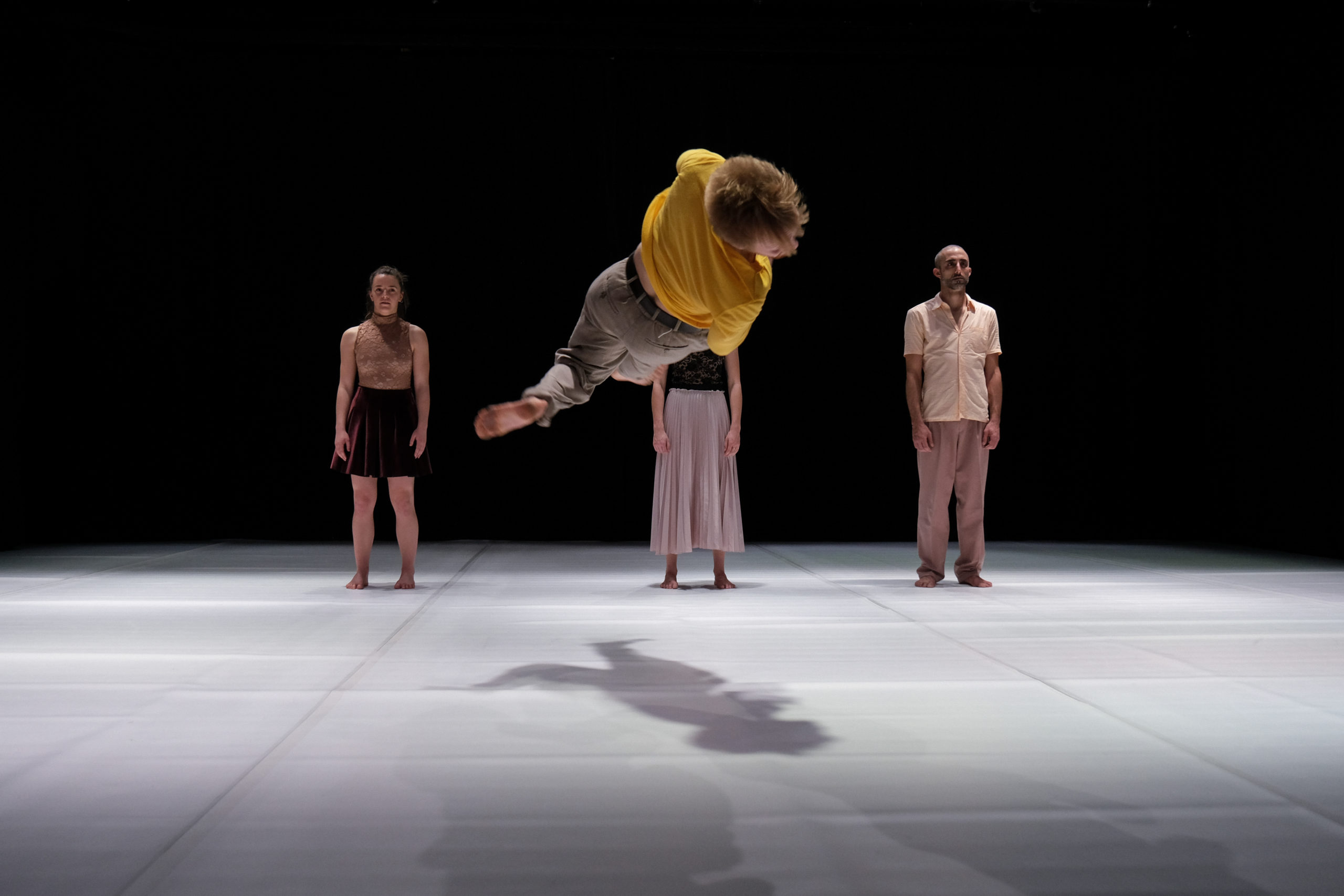 Les autres Les autres