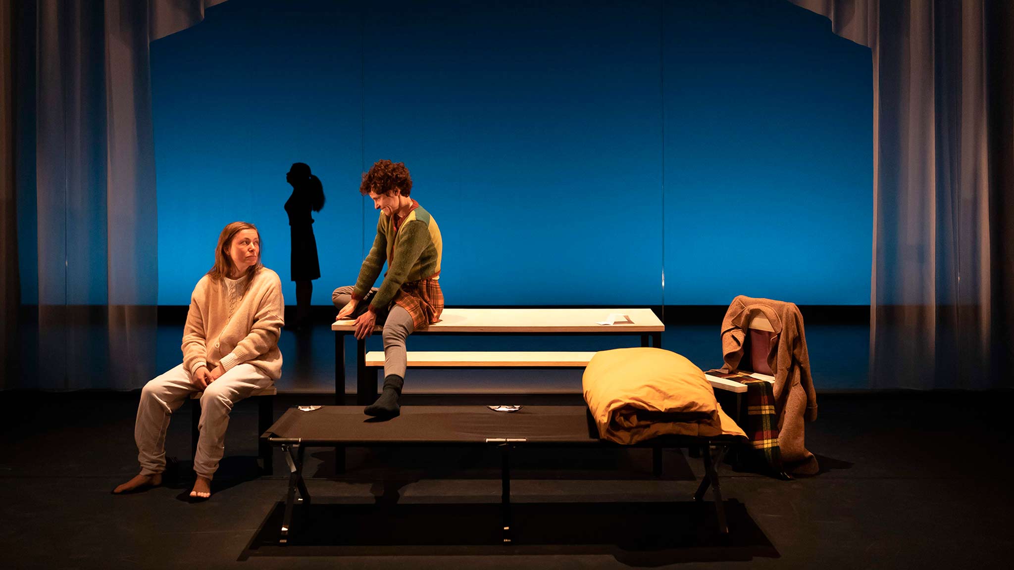 Là, quelqu’un - 4