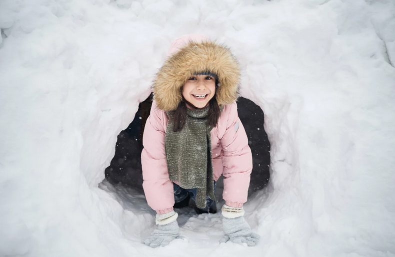 Balade en raquettes à neige avec construction d’Igloo Balade en raquettes à neige avec construction d’Igloo