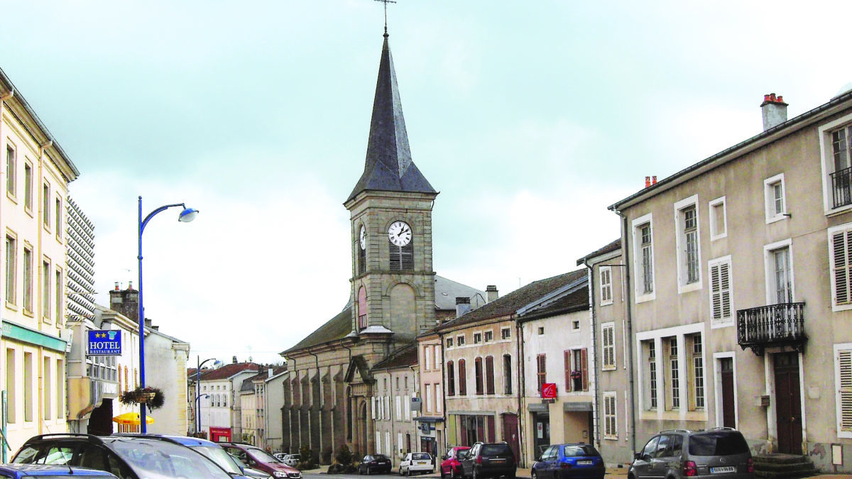 Place de la République à Darney