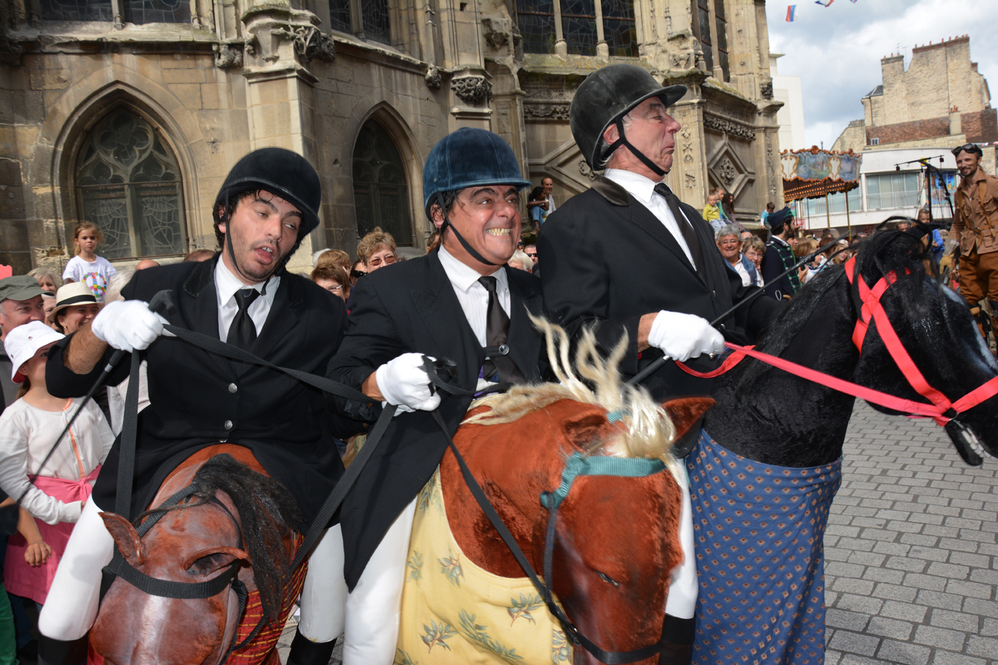 Spectacle avec la Compagnie Les Goulus -''The Horsemen'' Spectacle avec la Compagnie Les Goulus -''The Horsemen''