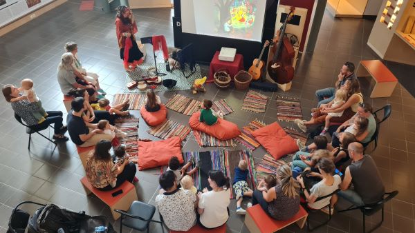 Les tout-petits au musée : Conte musical découverte de la musique Tzig Les tout-petits au musée : Conte musical découverte de la musique Tzig